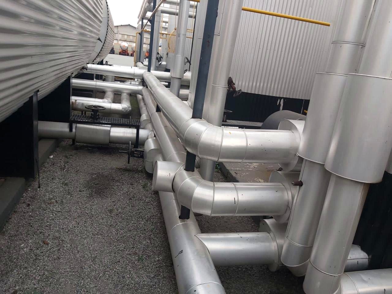 Isolamento térmico em tubulações industriais
